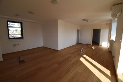 Prvá časť Ružičkovho domu prichádza do cieľa. Prvá časť Ružičkovho domu prichádza do cieľa.